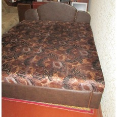 Кровать с подъемным механизмом (в наборе есть два кресла)