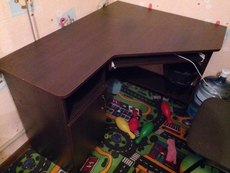 Стол угловой.