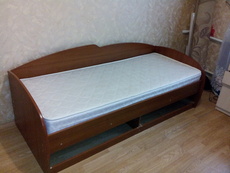 Продам ліжко односпальне з ортопедичним матрацом