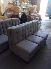 Продаж б / у диванів сірого кольору для кафе в хорошому сост