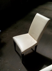 Продаж б / у стільців бежевих зі шкірозамінника для кафе.