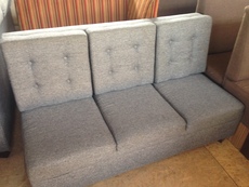 Продам тримісний сірий матерчатий диван б/у