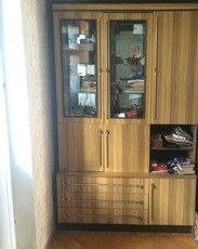 Шкаф сервант в отличном состоянии