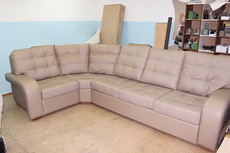 Большой дизайнерский кожаный диван и кресло