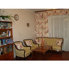 Винтажный гарнитур для гостинной (стол, диван, два кресла)