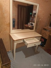 Туалетный столик + зерколо.
