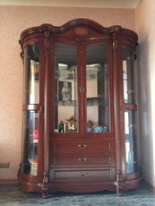 Сервант из натурального дерева