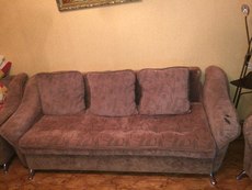 Срочно продам добротный диван с 2 креслами