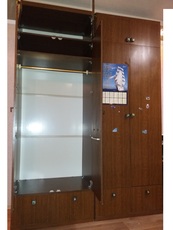 Продам два шкафа (двухстворчатые для одежды с антресолью)