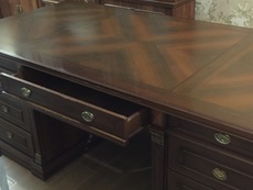 Продам элитный стол в кабинет руководителя