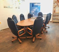 Офисная мебель в отличном состоянии.