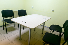 Продается стол большой светлый офисный