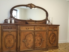 Комод из натурального дерева.