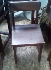 Стілець сосновий коричневий б/у.