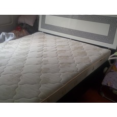Продам двухспальную кровать с матрасом. Цена 5000 грн.