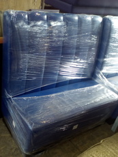 Диван синій б/в шкірозамінник для кав’ярні, кафе