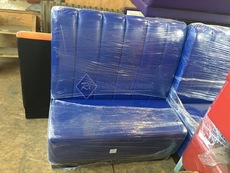 Б.у диван синій, у відмінному стані.