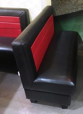 Дивани б / у зі шкірозамінника чорні з червоними вставками д