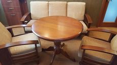 Продам диван і два крісла з натурального дерева.