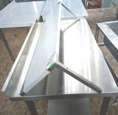 Распродажа. Полка навесная из нержавейки 1 м, новая.