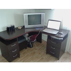 Продам компьютерный/офисный стол.