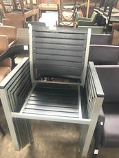 Продам б/у уличные стулья для кофеен, баров