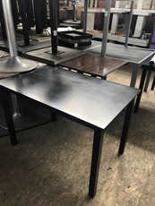 Продам б / у стіл коричневий дерев'яний, в отличном состояни