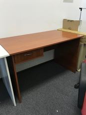 Офісні столи