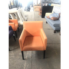 Продам б / у стильне помаранчеве крісло для кафе, ресторанів