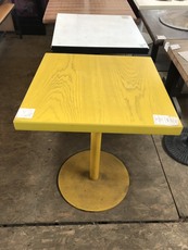 Продам б / у стіл жовтий на металевій нозі
