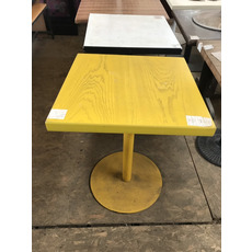 Продам б/у стол желтый на металлической ноге