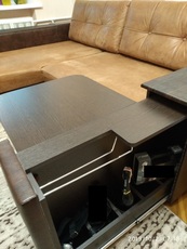 Продам классный угловой диван с мини баром и столиком!