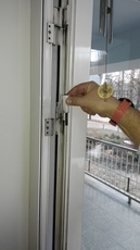 Регулювання пластикових і алюмінієвих дверей Київ