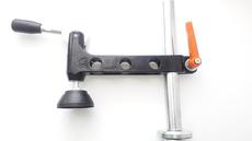 Эксцентриковый прижим на раскроечные и фрезерные станки