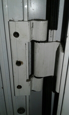 Установка петель S-94 на алюмінієві двері Київ